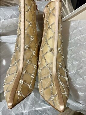 Betsy Johnson 9 Elegant Embellished Pointed Toe Women's Shoe in Nude